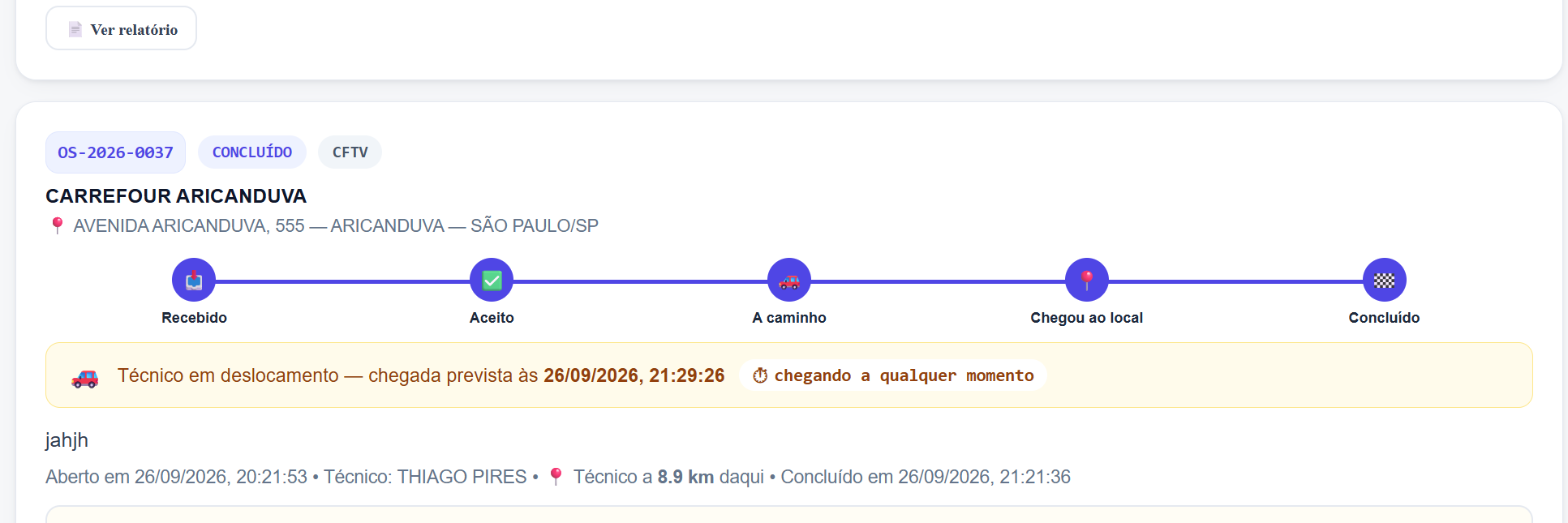 Portal do Cliente mostrando o acompanhamento de um chamado em etapas: recebido, aceito, a caminho, chegou ao local e concluído, com a previsão de chegada do técnico